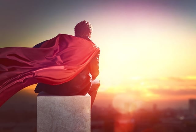 What are the qualities of a good leader when it comes to public speaking?