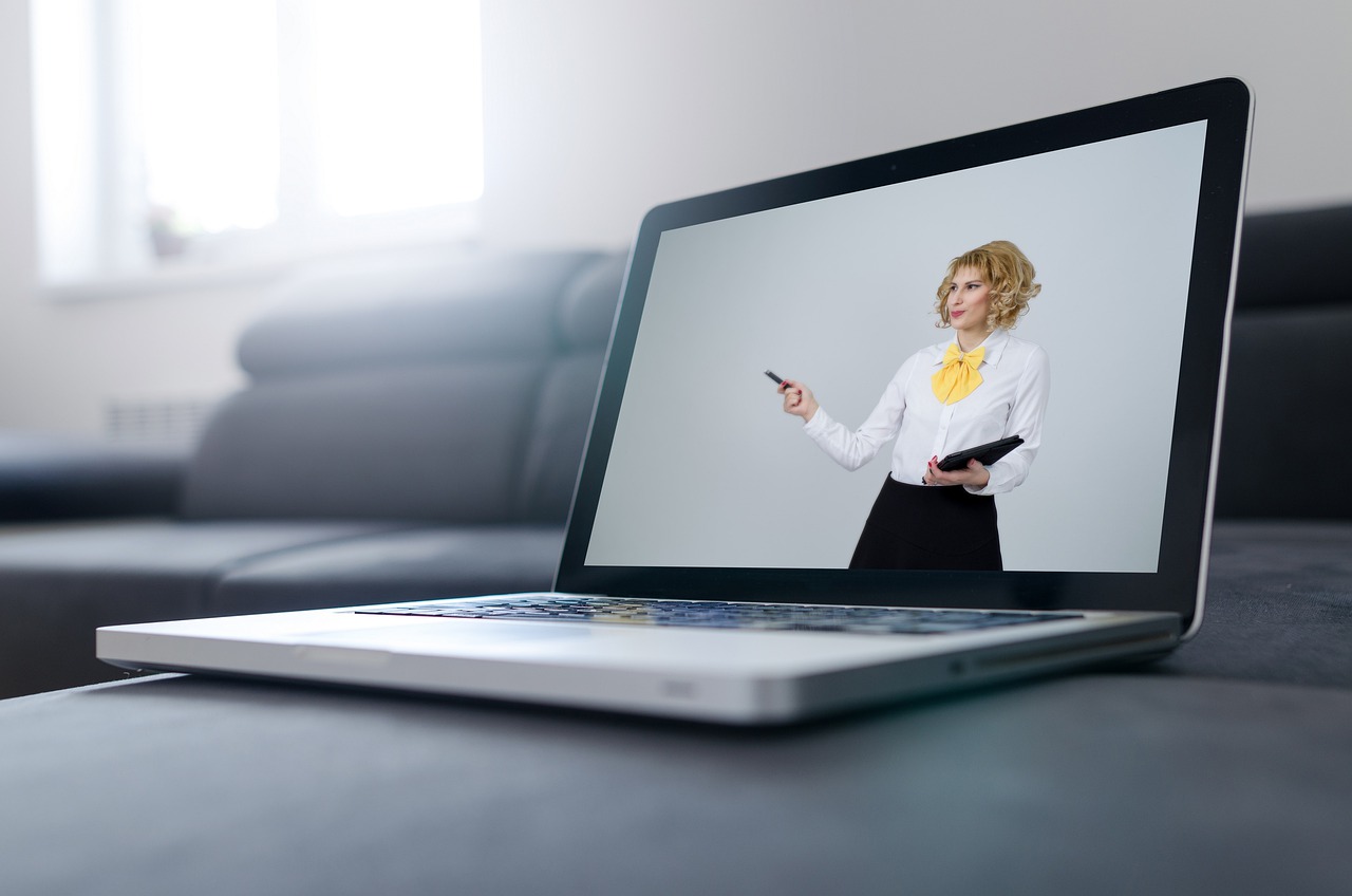 Body Language: How to Look Great in Virtual Meetings