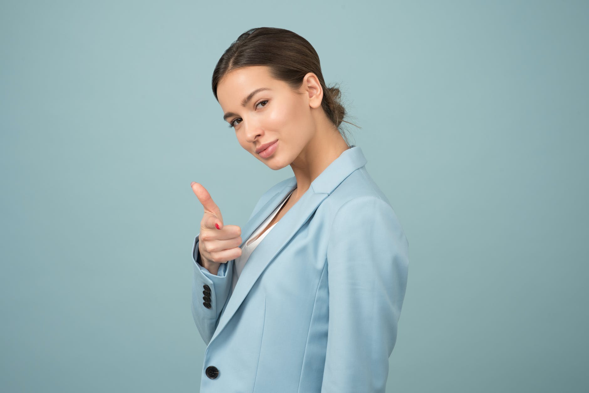 Fear of Public Speaking? — How to Gain Confidence!